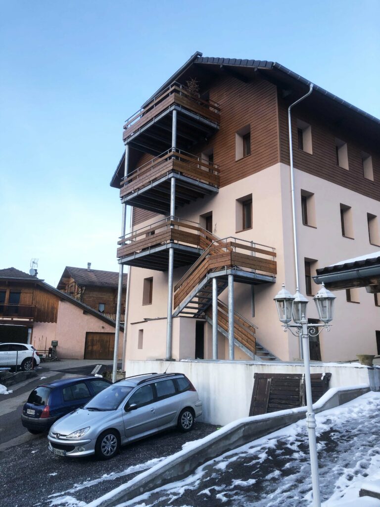 Bâtiment rénové sur la commune de Faverges-Seythenex en Haute savoie par Lys Rénovation