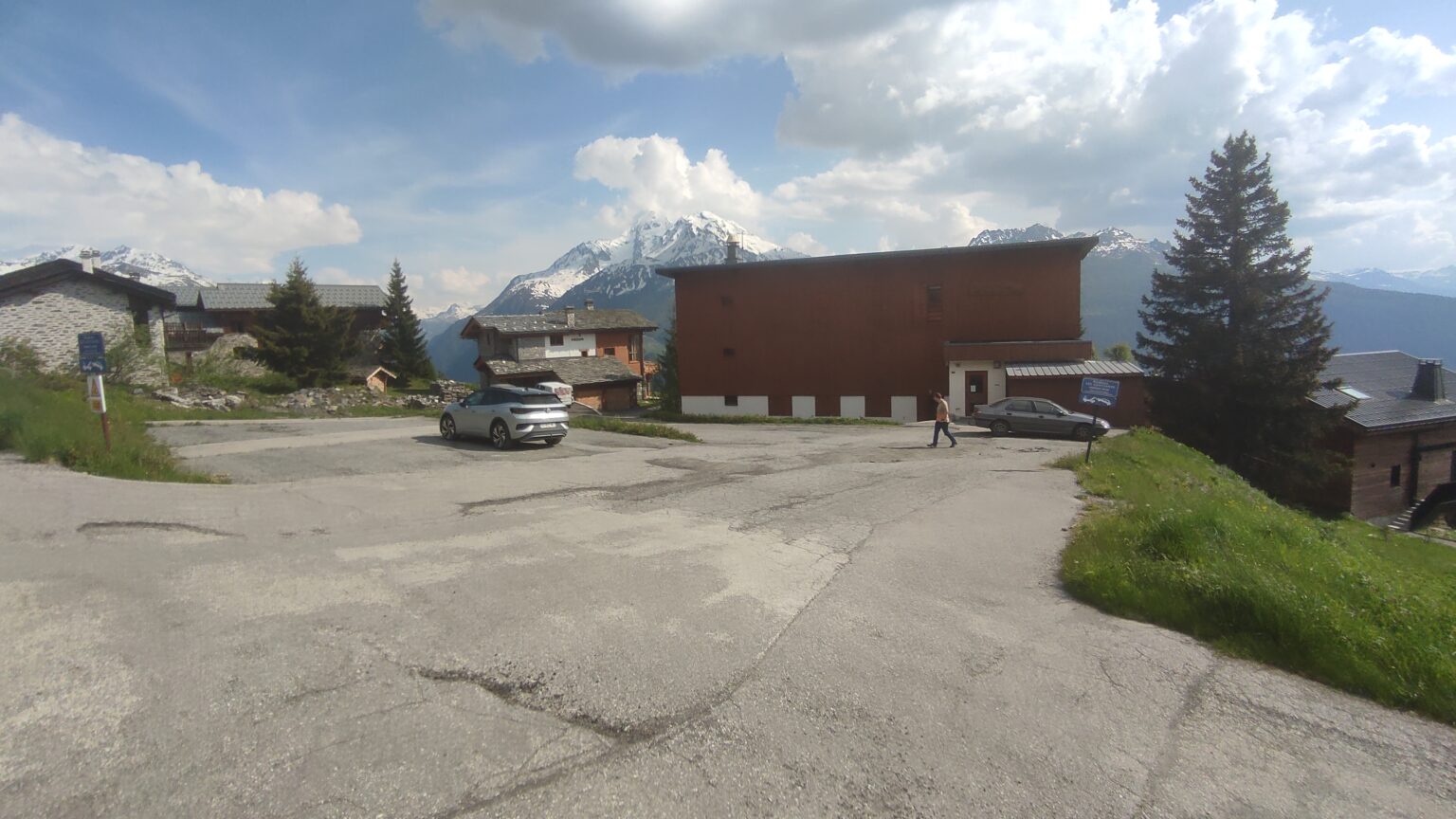 Copropriété Ancienne avec un beau panorama montagne