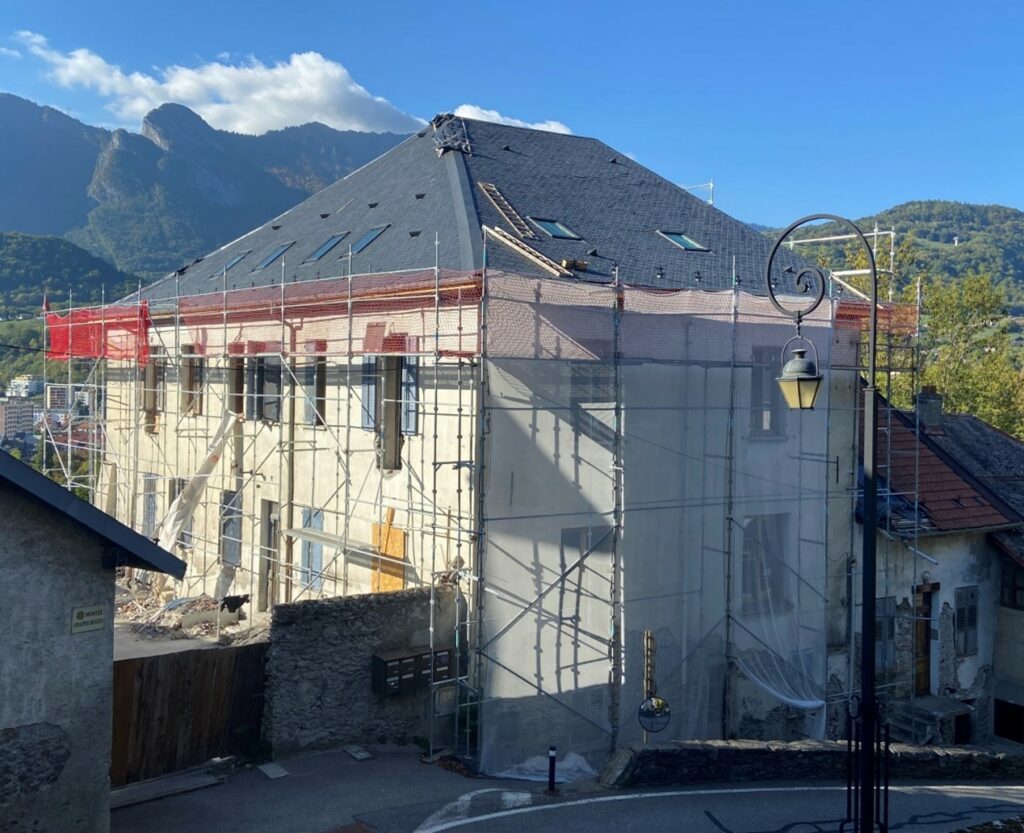 Rénovation globale de l'extérieur d'un bâtiment à Albertville